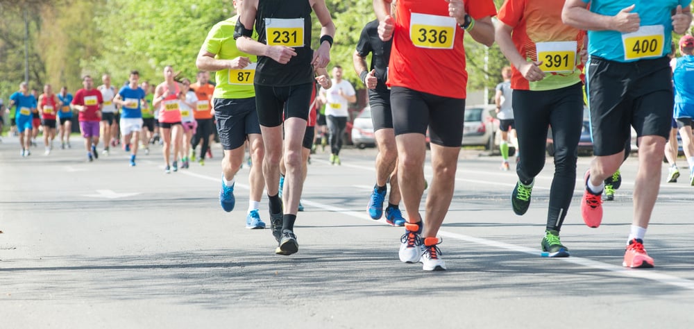 MarathonStreetRunnersInSpringDay