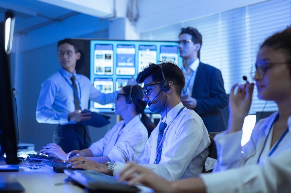 CustomerSupportTeamWorkingInAHigh-techCallCenterOffice it support team