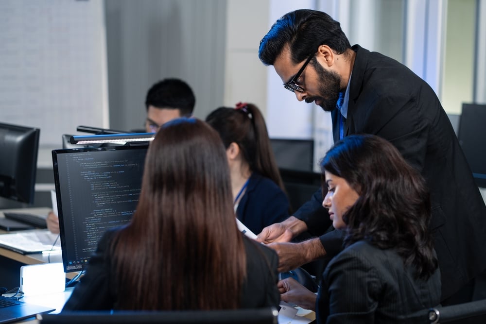 A,Focused,Indian,It,Manager,Provides,Mentorship,To,Diverse,Team