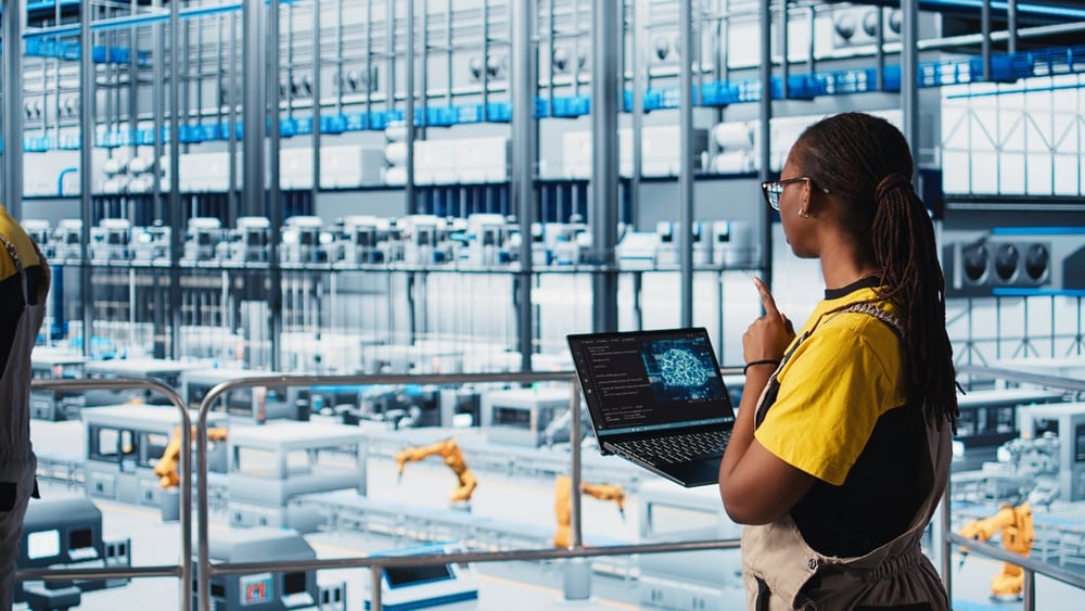 EngineerInSmartFactoryUsingAugmentedRealityToCollectData